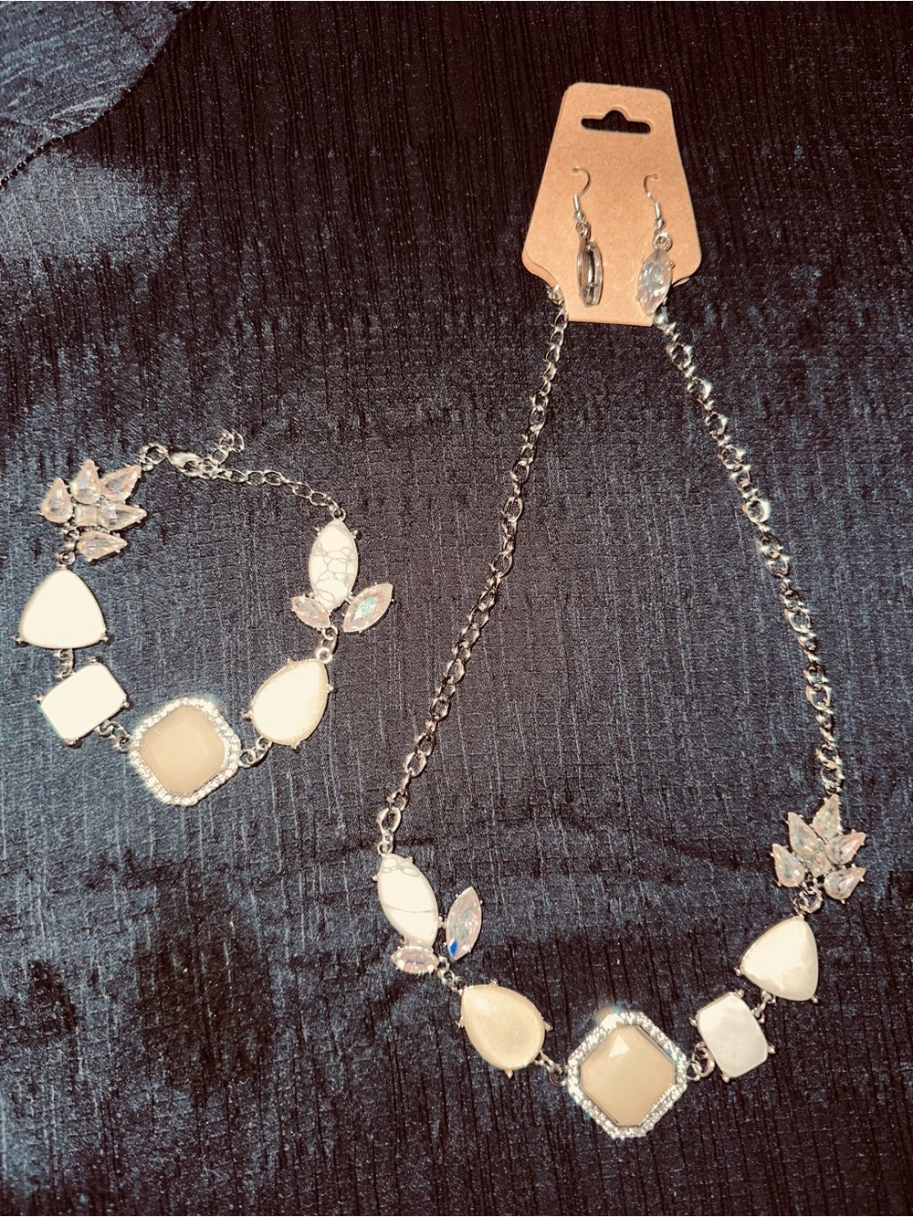Elegant Cream Statement Necklace and Earring Set and bracelet - Picture 4 of 6